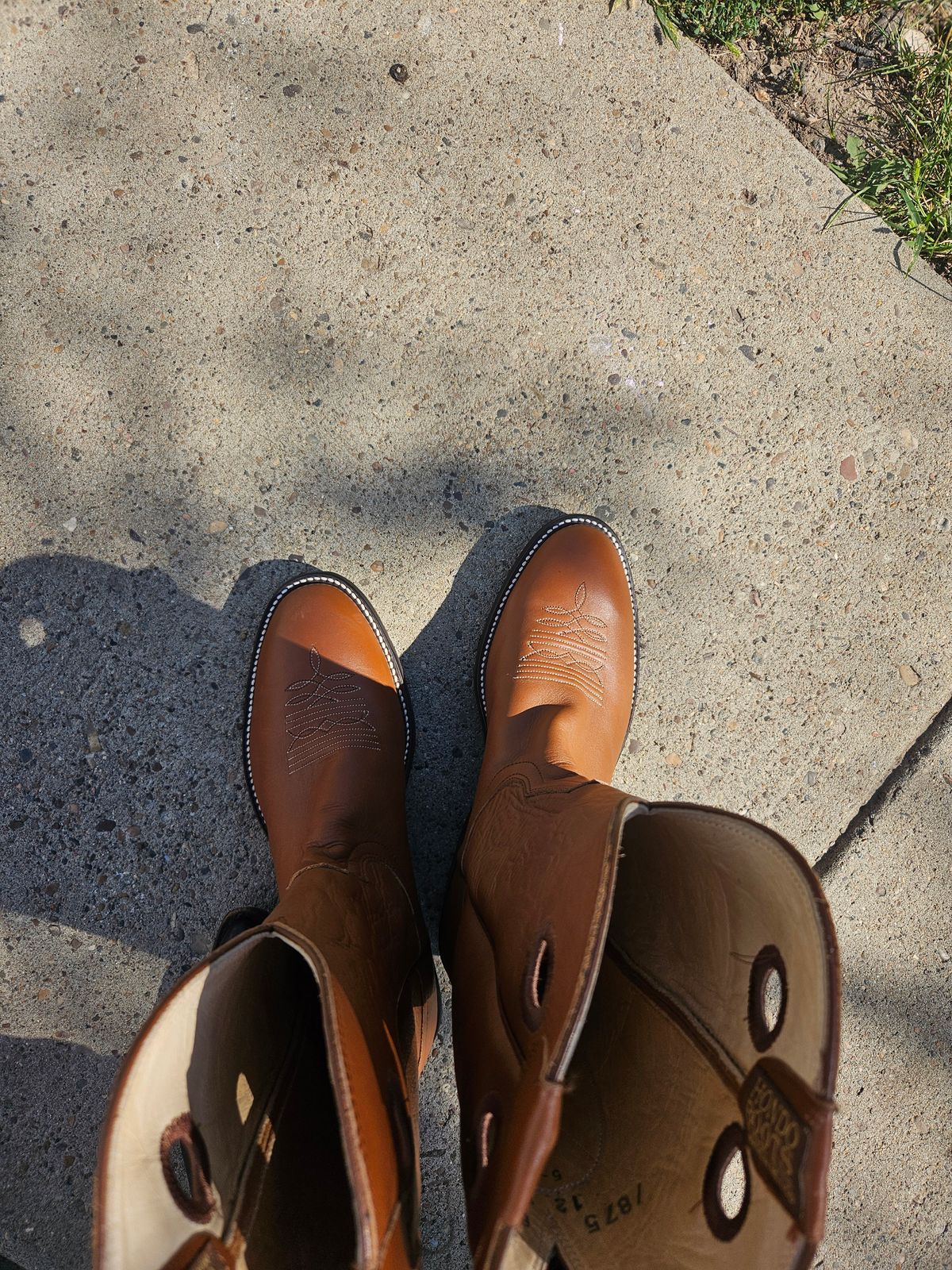 Photo by Jakesleather1505 on August 19, 2025 of the Hondo Boots 7875 in Veg Retan.