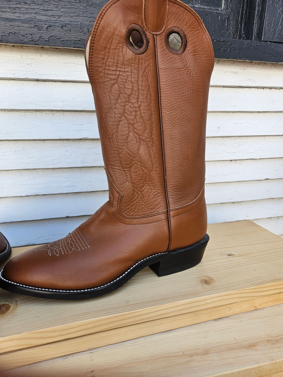 Photo by Jakesleather1505 on August 19, 2025 of the Hondo Boots 7875 in Veg Retan.