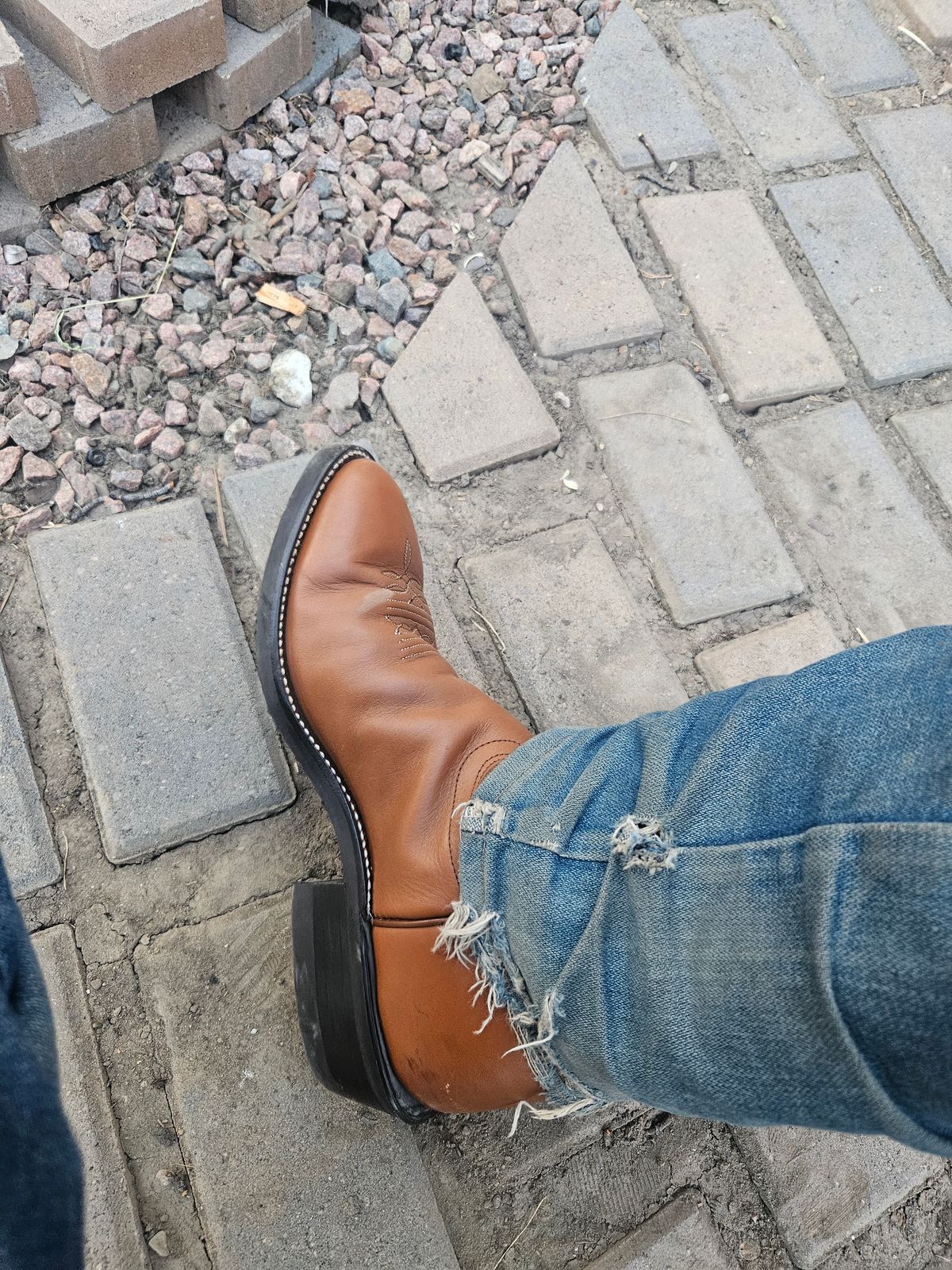 Photo by Jakesleather1505 on August 20, 2025 of the Hondo Boots 7875 in Veg Retan.