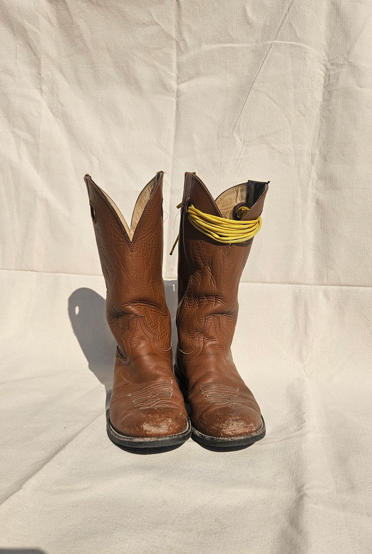 Photo by Jakesleather1505 on September 26, 2025 of the Hondo Boots 7875 in Veg Retan.