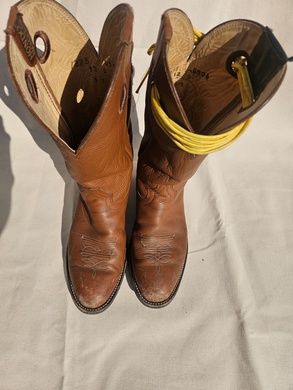 Photo by Jakesleather1505 on September 26, 2025 of the Hondo Boots 7875 in Veg Retan.