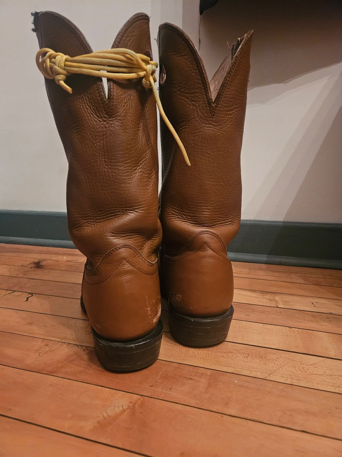 Photo by Jakesleather1505 on November 6, 2025 of the Hondo Boots 7875 in Veg Retan.