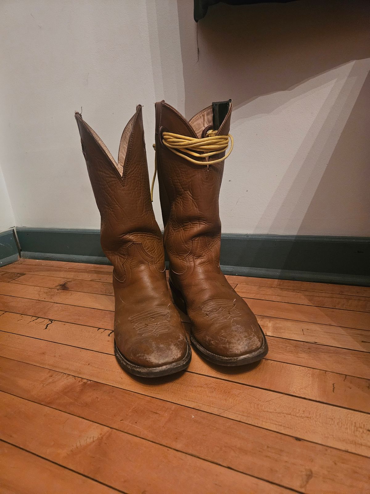 Photo by Jakesleather1505 on November 6, 2025 of the Hondo Boots 7875 in Veg Retan.