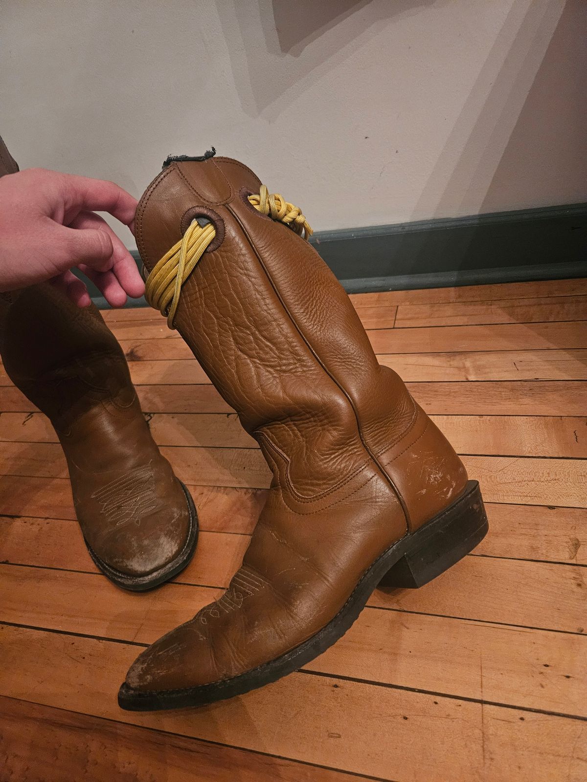Photo by Jakesleather1505 on November 6, 2025 of the Hondo Boots 7875 in Veg Retan.