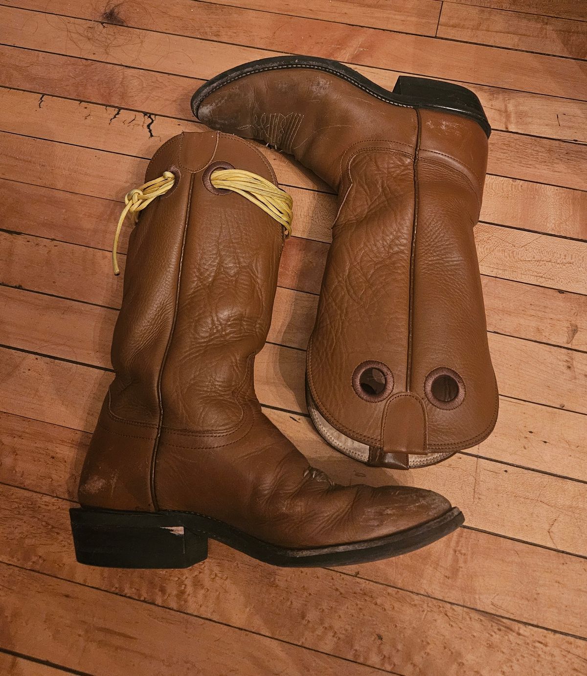 Photo by Jakesleather1505 on November 6, 2025 of the Hondo Boots 7875 in Veg Retan.