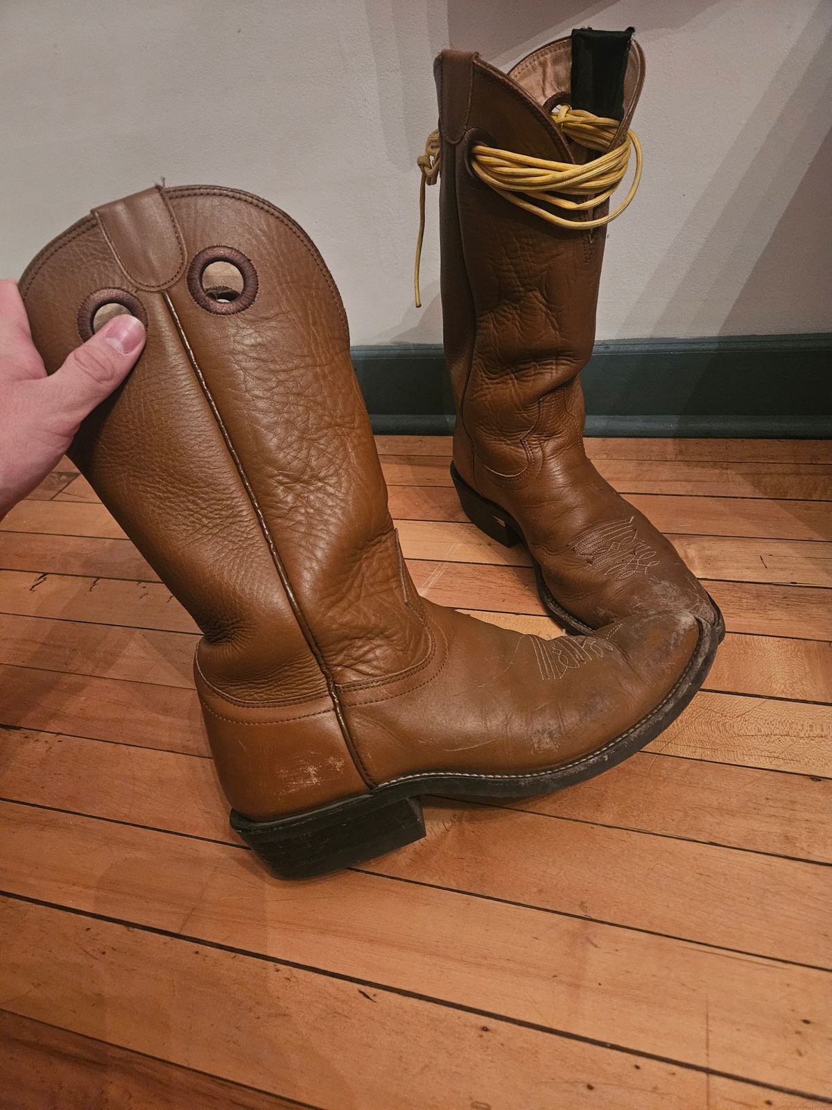 Photo by Jakesleather1505 on November 6, 2025 of the Hondo Boots 7875 in Veg Retan.