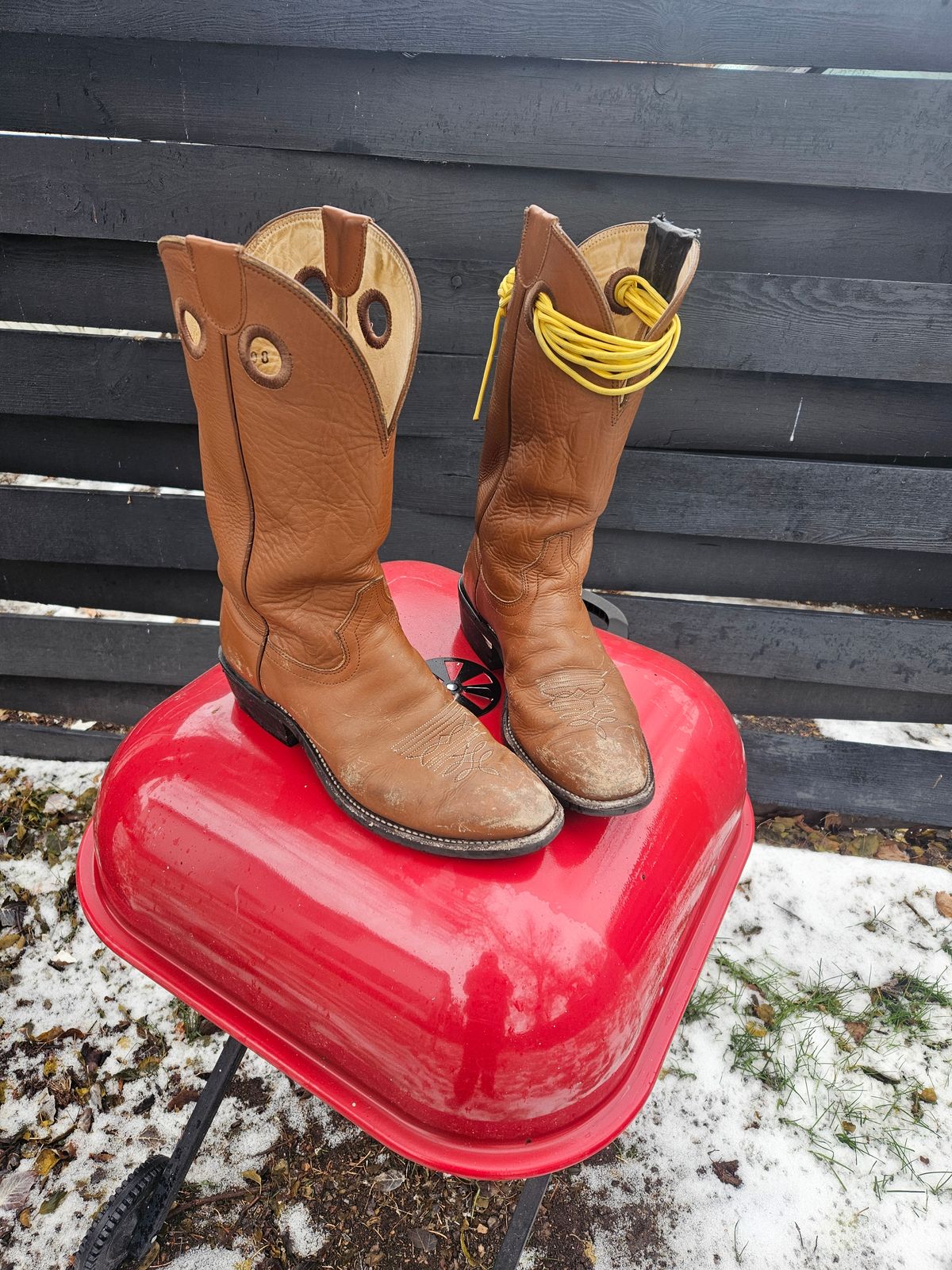 Photo by Jakesleather1505 on December 2, 2025 of the Hondo Boots 7875 in Veg Retan.