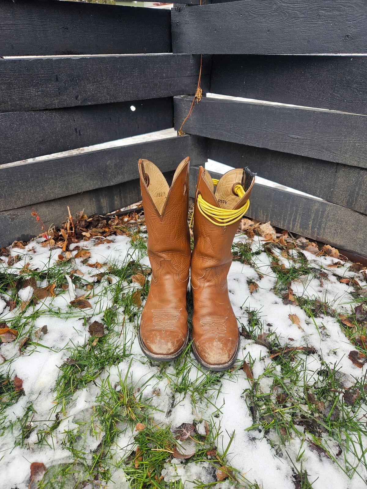 Photo by Jakesleather1505 on December 2, 2025 of the Hondo Boots 7875 in Veg Retan.