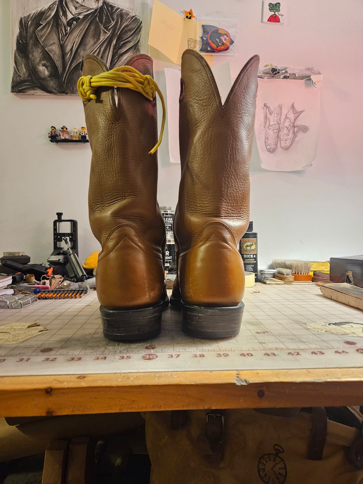 Photo by Jakesleather1505 on January 5, 2026 of the Hondo Boots 7875 in Veg Retan.