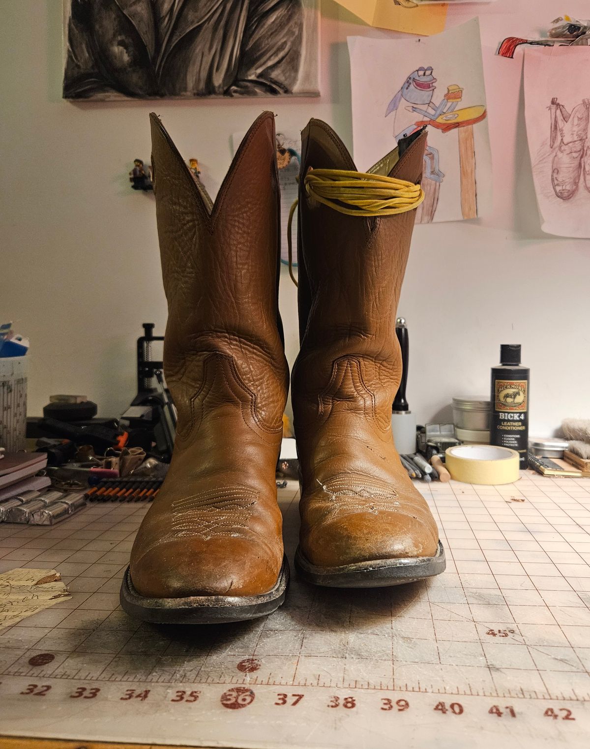 Photo by Jakesleather1505 on January 5, 2026 of the Hondo Boots 7875 in Veg Retan.