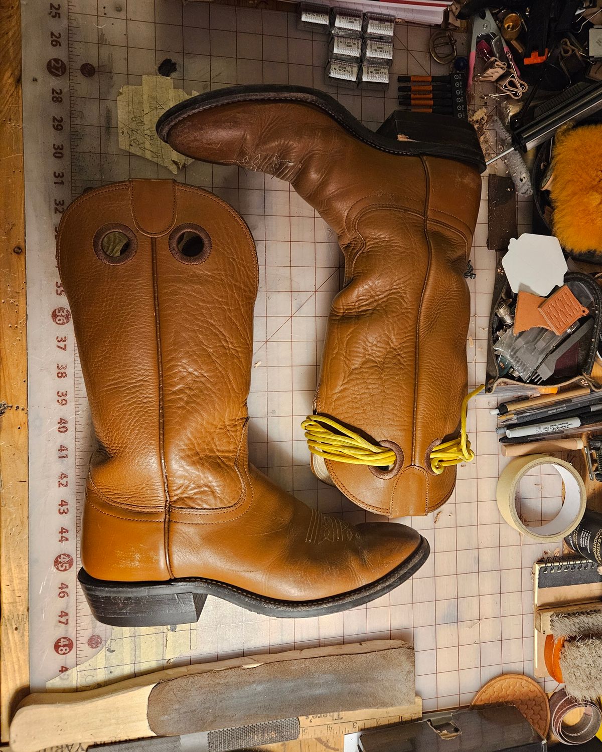 Photo by Jakesleather1505 on January 5, 2026 of the Hondo Boots 7875 in Veg Retan.