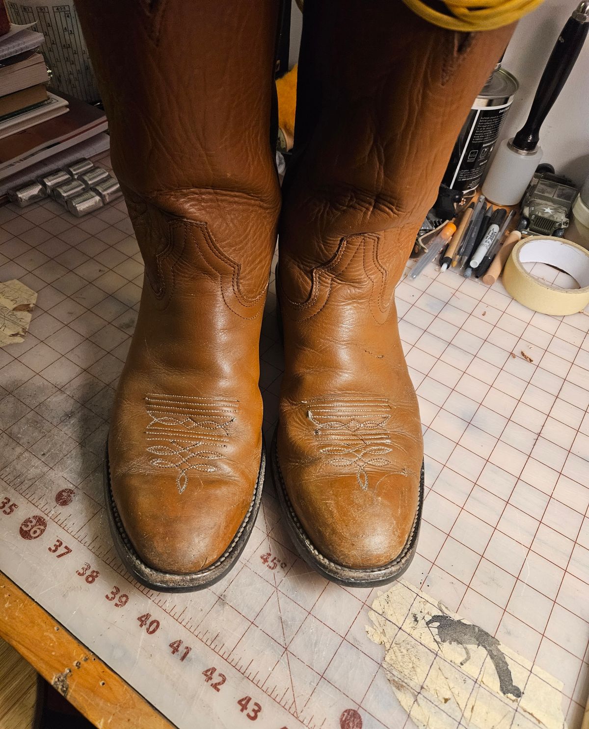 Photo by Jakesleather1505 on January 5, 2026 of the Hondo Boots 7875 in Veg Retan.