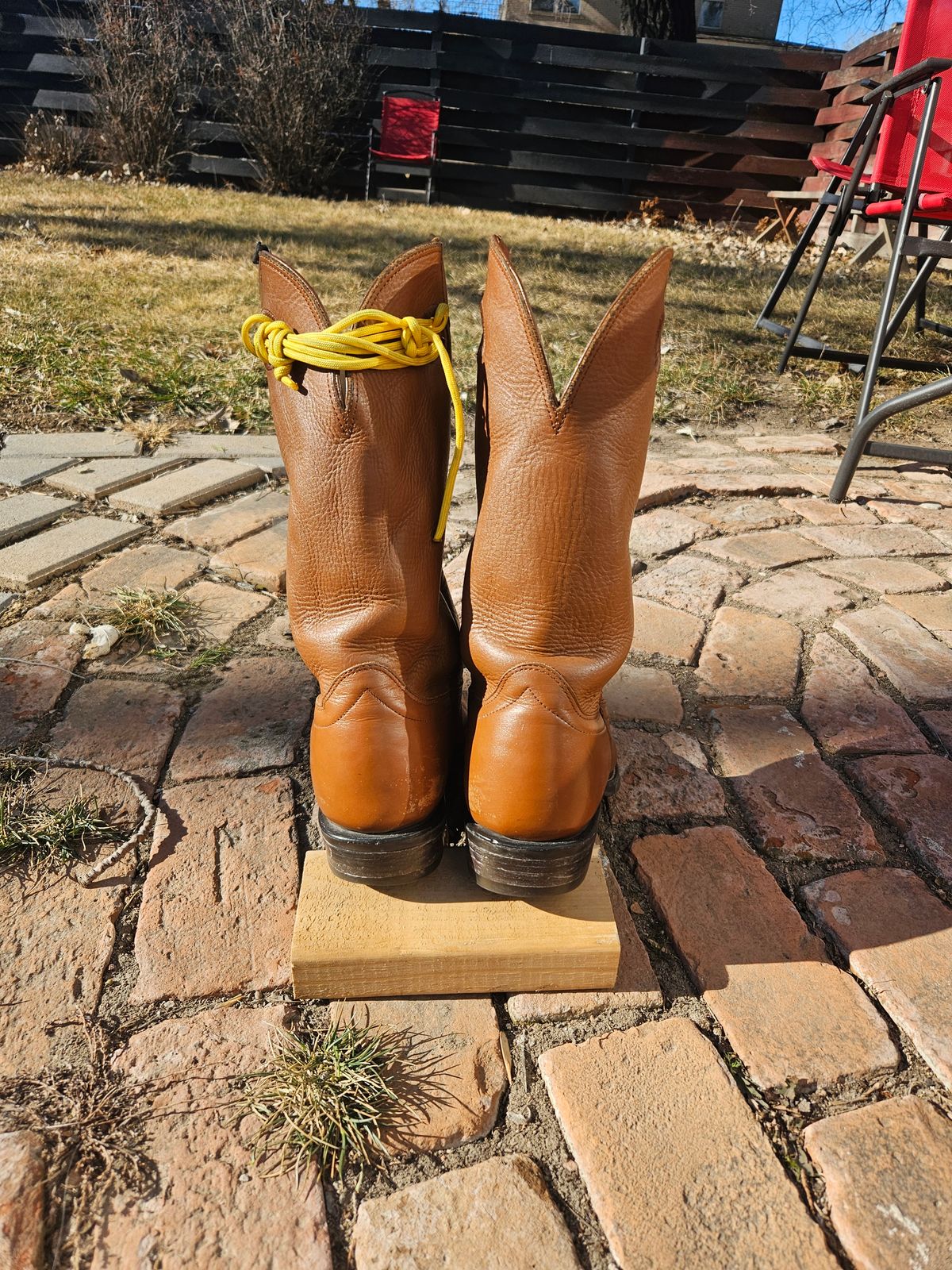 Photo by Jakesleather1505 on February 5, 2026 of the Hondo Boots 7875 in Veg Retan.