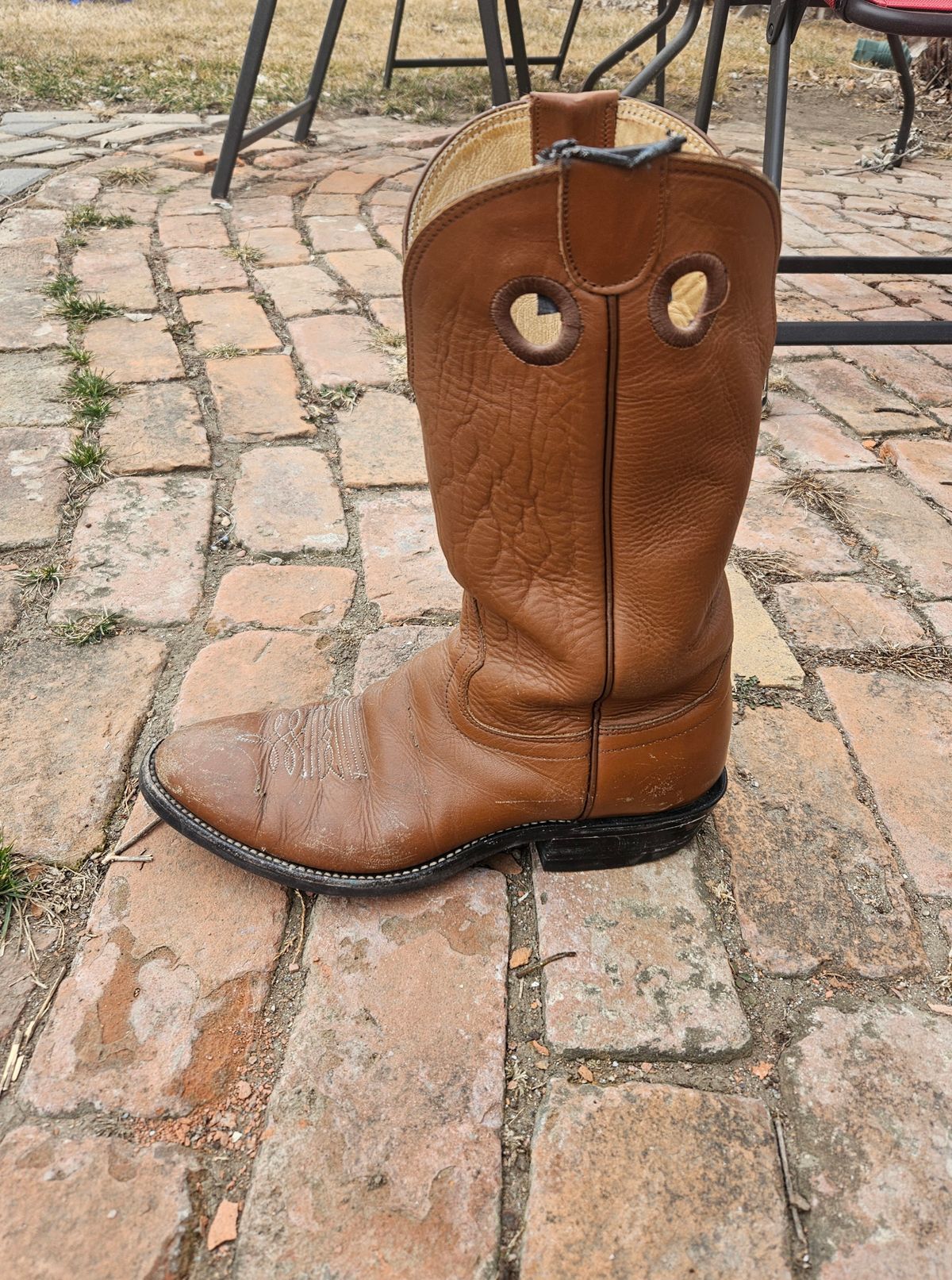 Photo by Jakesleather1505 on March 5, 2026 of the Hondo Boots 7875 in Veg Retan.