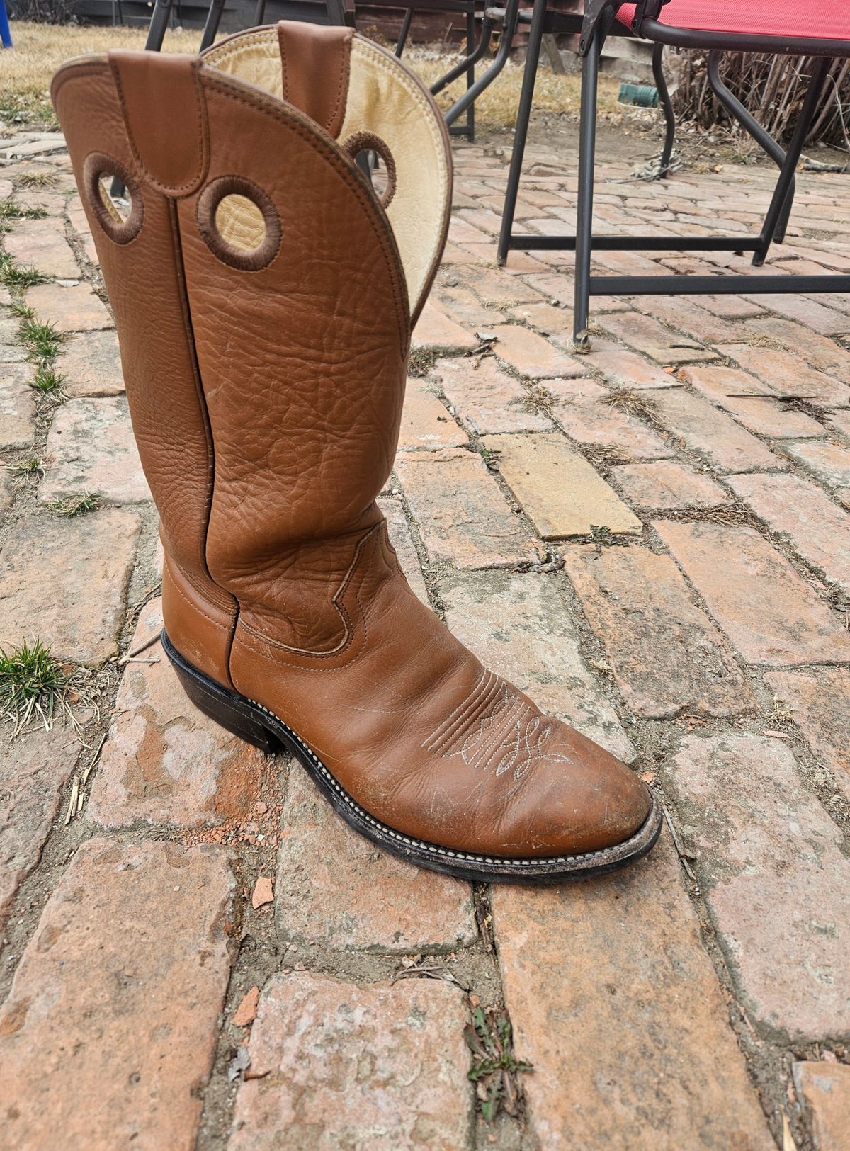 Photo by Jakesleather1505 on March 5, 2026 of the Hondo Boots 7875 in Veg Retan.