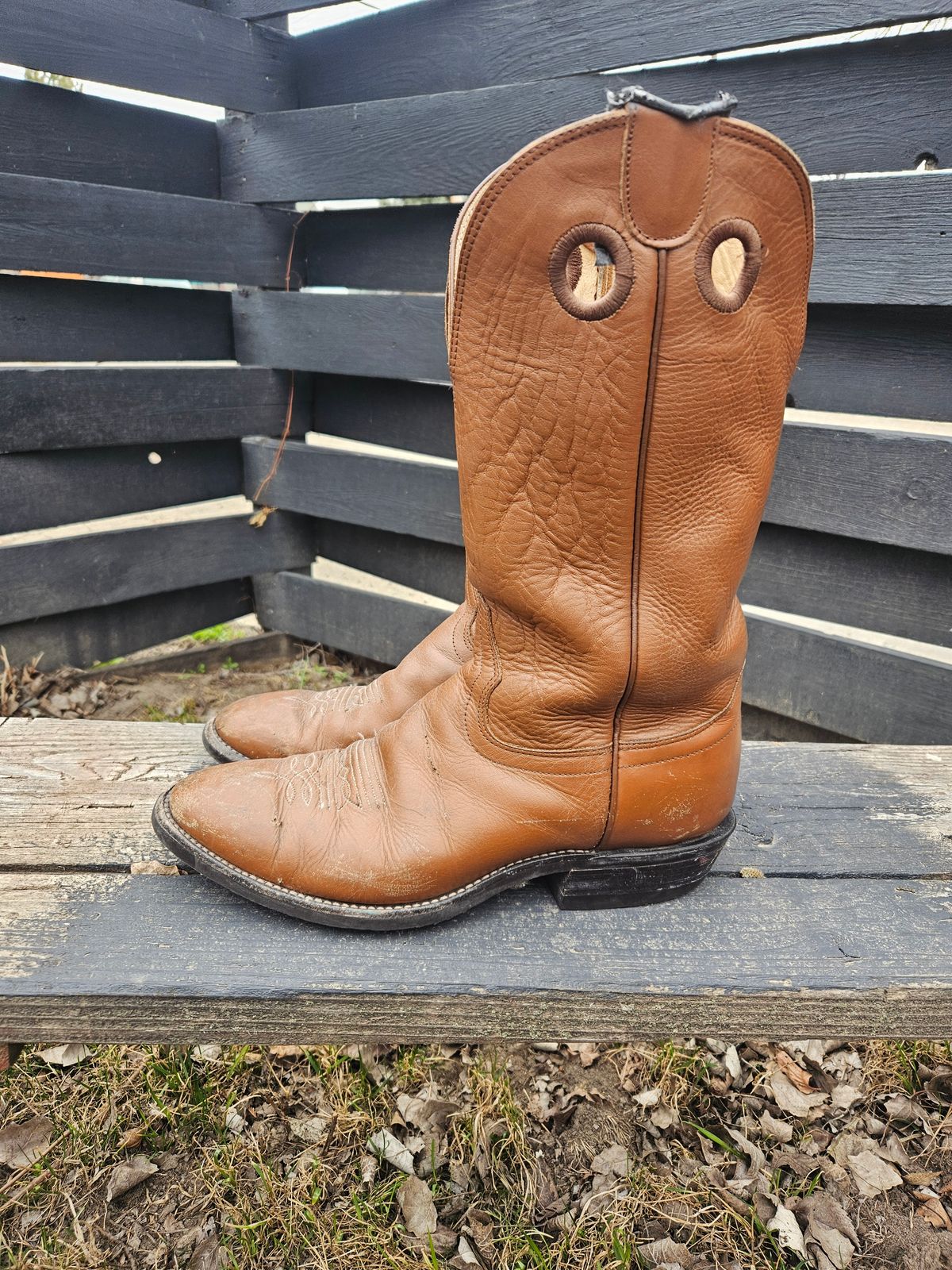 Photo by Jakesleather1505 on April 2, 2026 of the Hondo Boots 7875 in Veg Retan.
