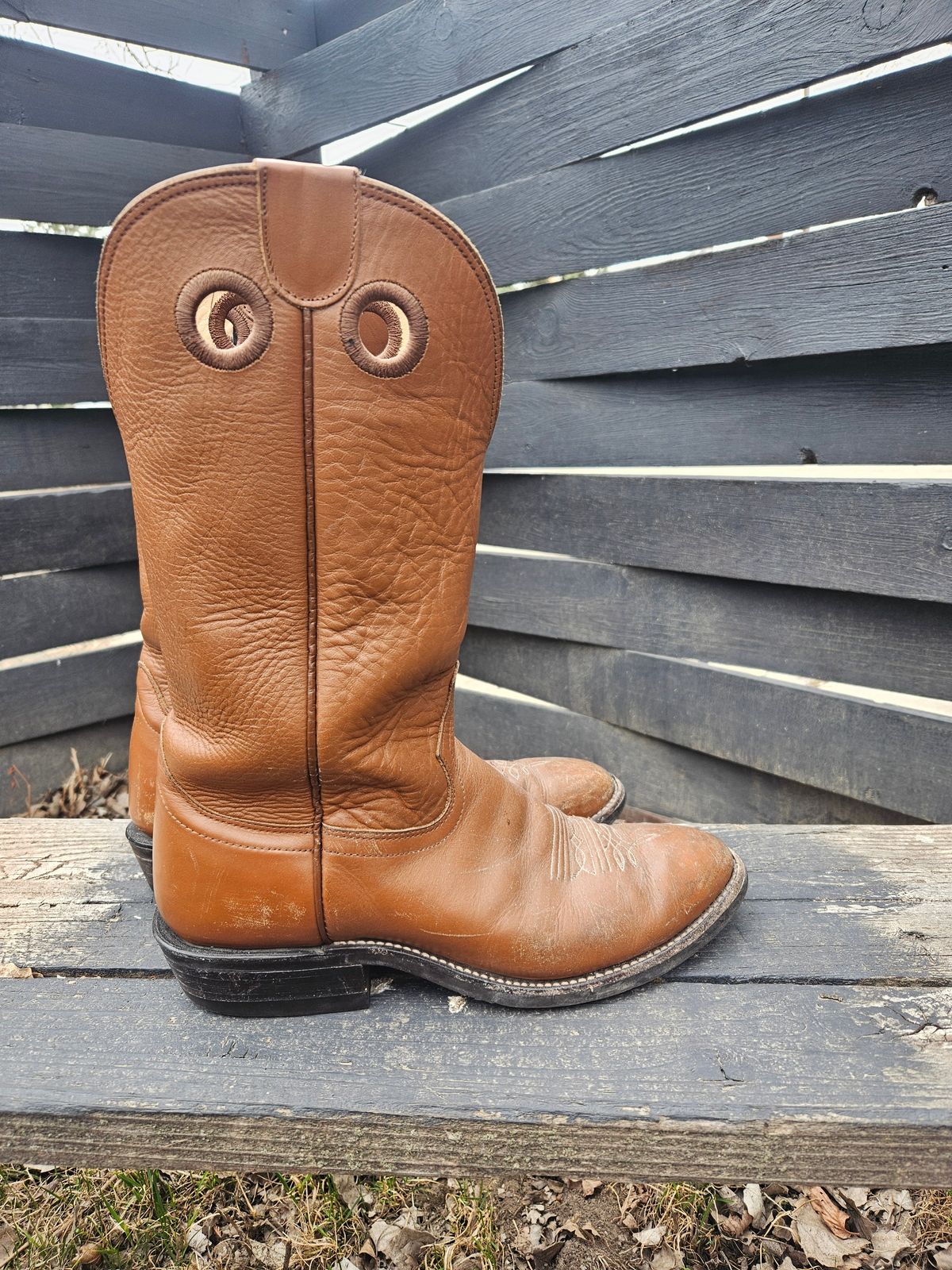 Photo by Jakesleather1505 on April 2, 2026 of the Hondo Boots 7875 in Veg Retan.