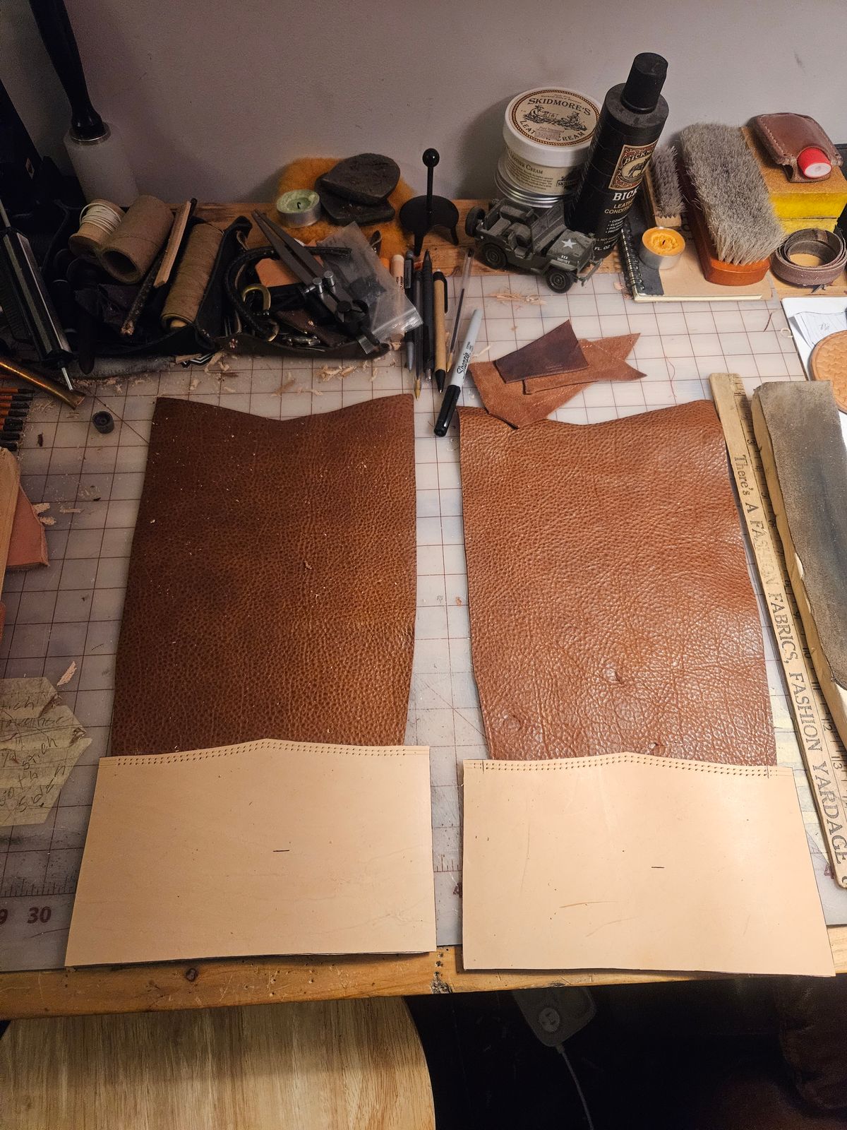 Photo by Jakesleather1505 on November 12, 2025 of the Self Made Full Rough Out Roper in 5-6oz Oil Tanned Cowhide From Scrap Bin.