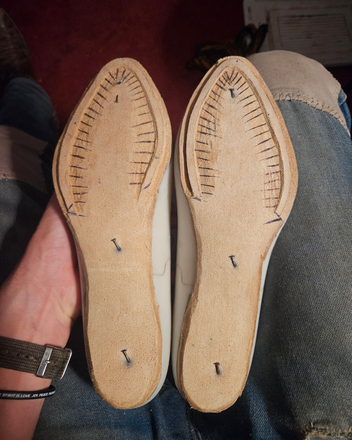 Photo by Jakesleather1505 on October 31, 2025 of the Self Made Full Rough Out Roper in 5-6oz Oil Tanned Cowhide From Scrap Bin.