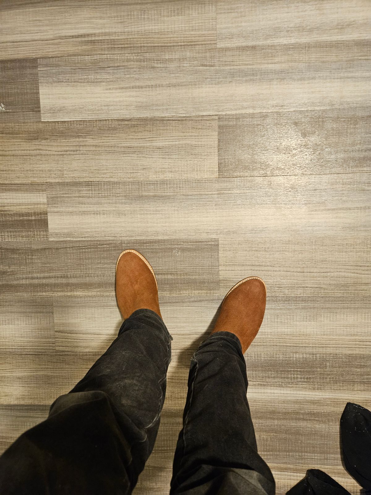 Photo by Jakesleather1505 on December 19, 2025 of the Self Made Full Rough Out Roper in 5-6oz Oil Tanned Cowhide From Scrap Bin.