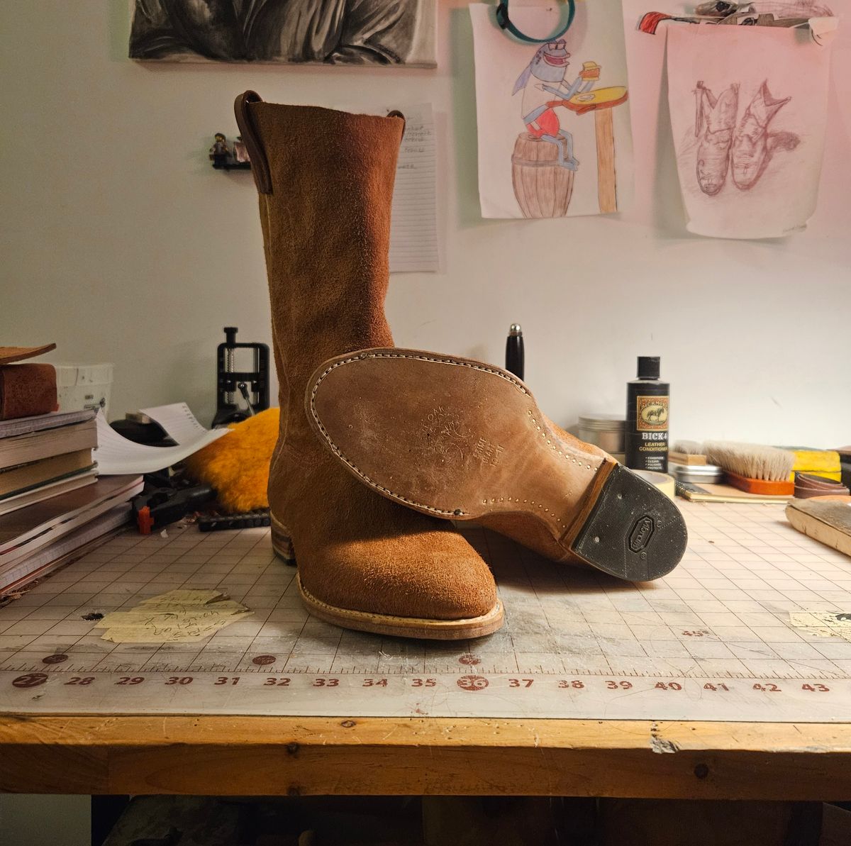 Photo by Jakesleather1505 on December 20, 2025 of the Self Made Full Rough Out Roper in 5-6oz Oil Tanned Cowhide From Scrap Bin.