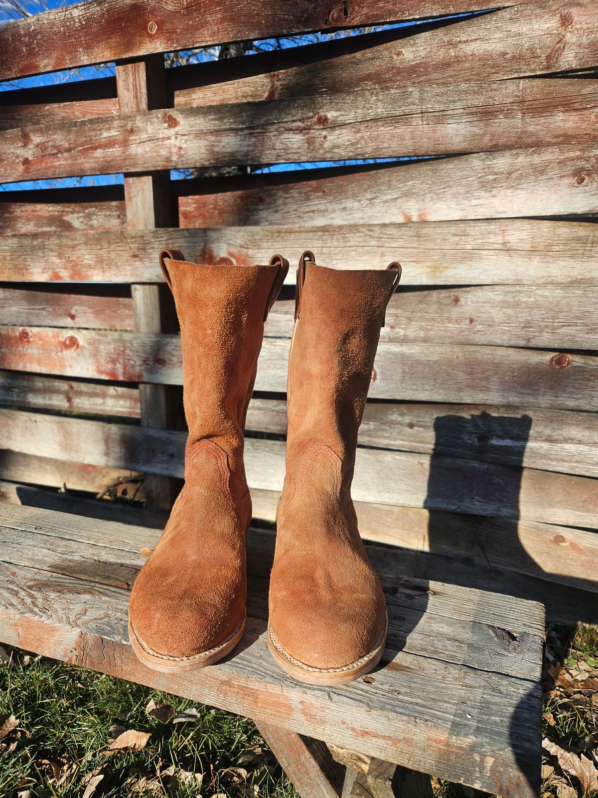 Photo by Jakesleather1505 on December 26, 2025 of the Self Made Full Rough Out Roper in 5-6oz Oil Tanned Cowhide From Scrap Bin.