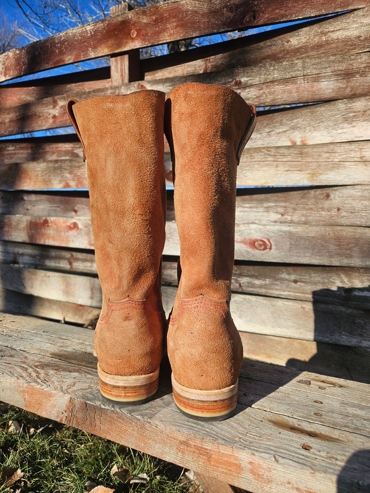 Photo by Jakesleather1505 on December 26, 2025 of the Self Made Full Rough Out Roper in 5-6oz Oil Tanned Cowhide From Scrap Bin.