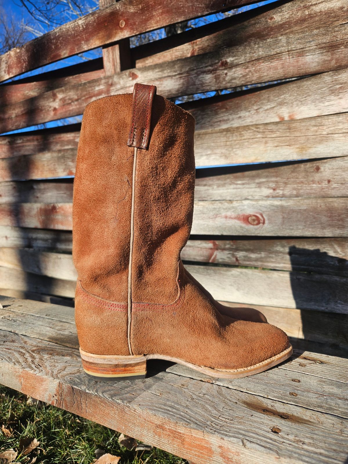 Photo by Jakesleather1505 on December 26, 2025 of the Self Made Full Rough Out Roper in 5-6oz Oil Tanned Cowhide From Scrap Bin.