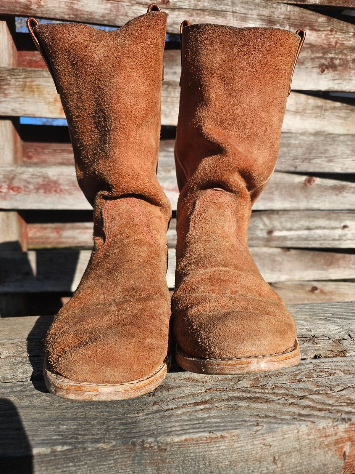 Photo by Jakesleather1505 on February 3, 2026 of the Self Made Full Rough Out Roper in 5-6oz Oil Tanned Cowhide From Scrap Bin.
