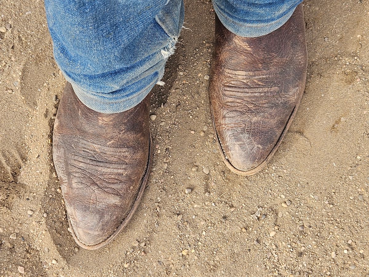 Photo by Jakesleather1505 on March 8, 2025 of the Nocona 6736 in Chocolate Bullhide And Oil Tanned Tops.
