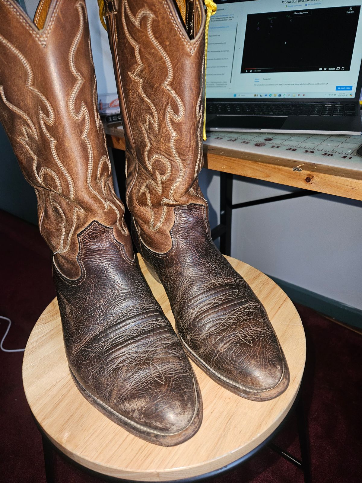 Photo by Jakesleather1505 on October 7, 2024 of the Nocona 6736 in Chocolate Bullhide And Oil Tanned Tops.