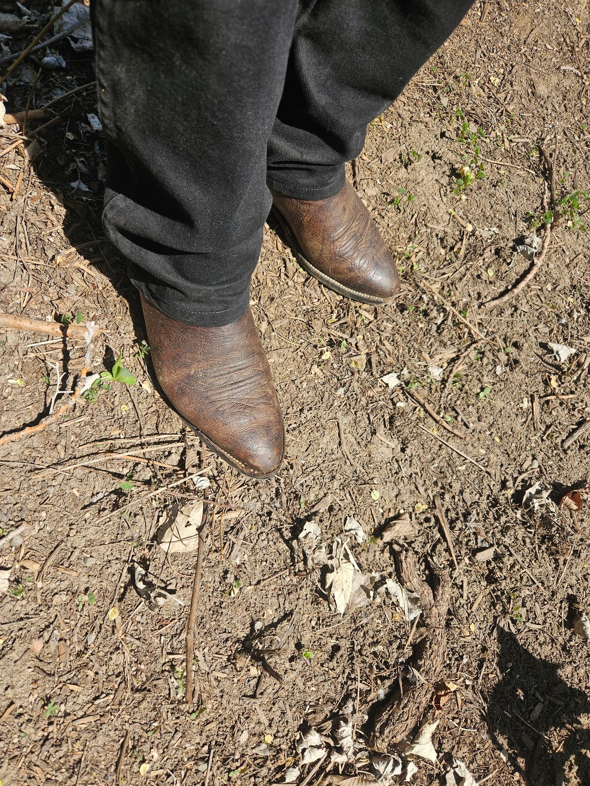 Photo by Jakesleather1505 on May 9, 2025 of the Nocona 6736 in Chocolate Bullhide And Oil Tanned Tops.