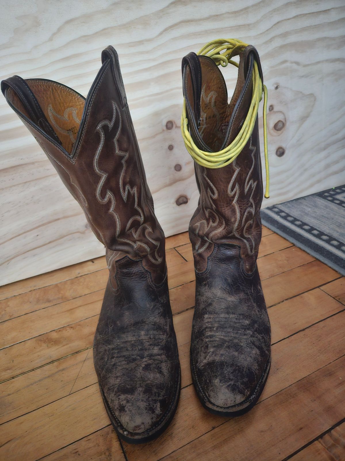 Photo by Jakesleather1505 on May 23, 2025 of the Nocona 6736 in Chocolate Bullhide And Oil Tanned Tops.