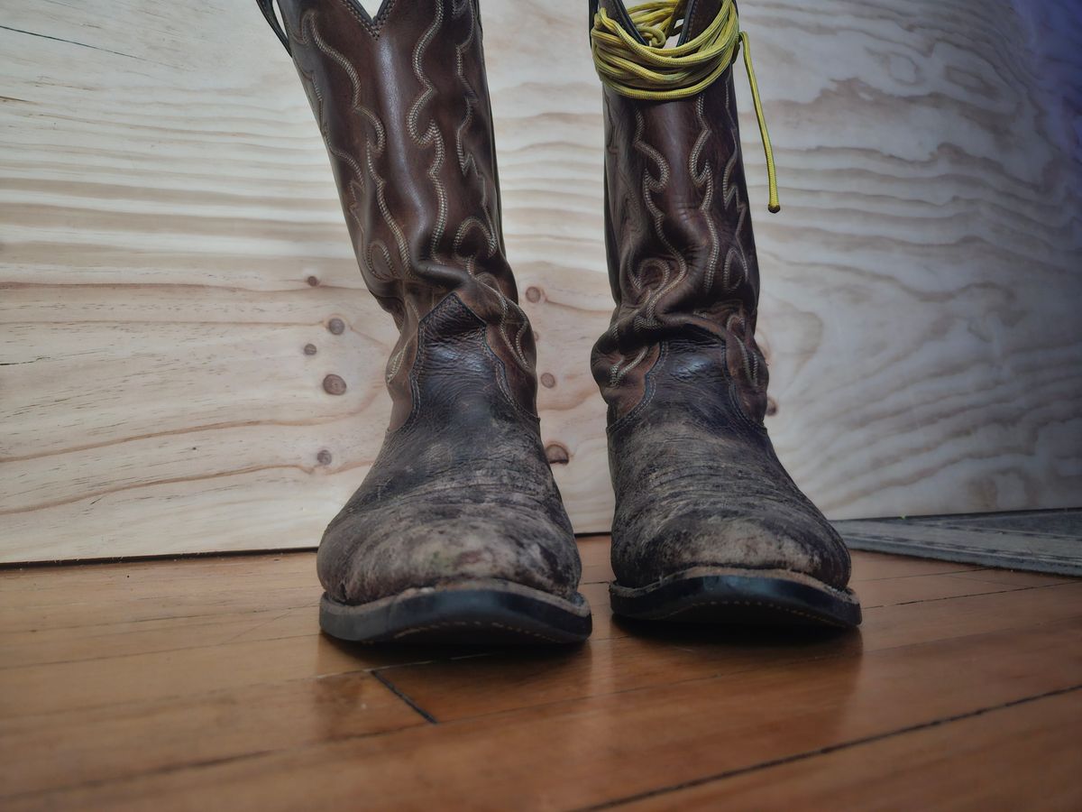 Photo by Jakesleather1505 on May 23, 2025 of the Nocona 6736 in Chocolate Bullhide And Oil Tanned Tops.