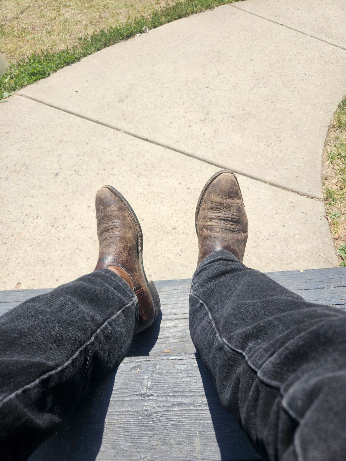 Photo by Jakesleather1505 on June 9, 2025 of the Nocona 6736 in Chocolate Bullhide And Oil Tanned Tops.
