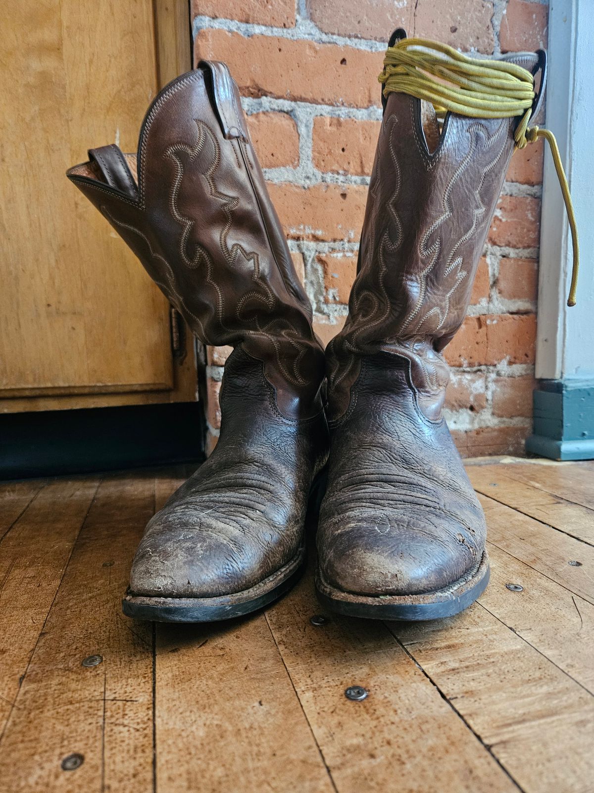 Photo by Jakesleather1505 on June 19, 2025 of the Nocona 6736 in Chocolate Bullhide And Oil Tanned Tops.