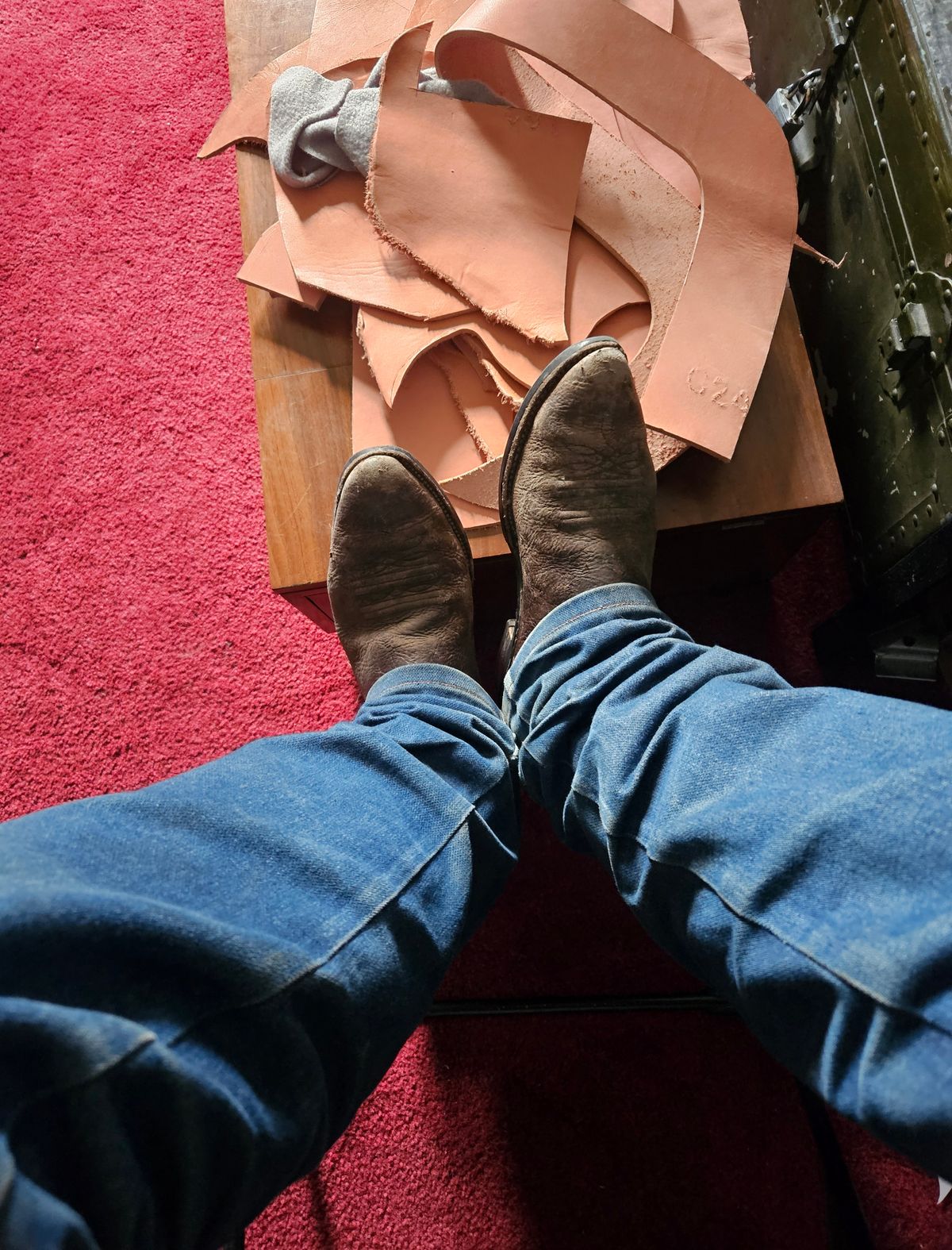 Photo by Jakesleather1505 on June 22, 2025 of the Nocona 6736 in Chocolate Bullhide And Oil Tanned Tops.