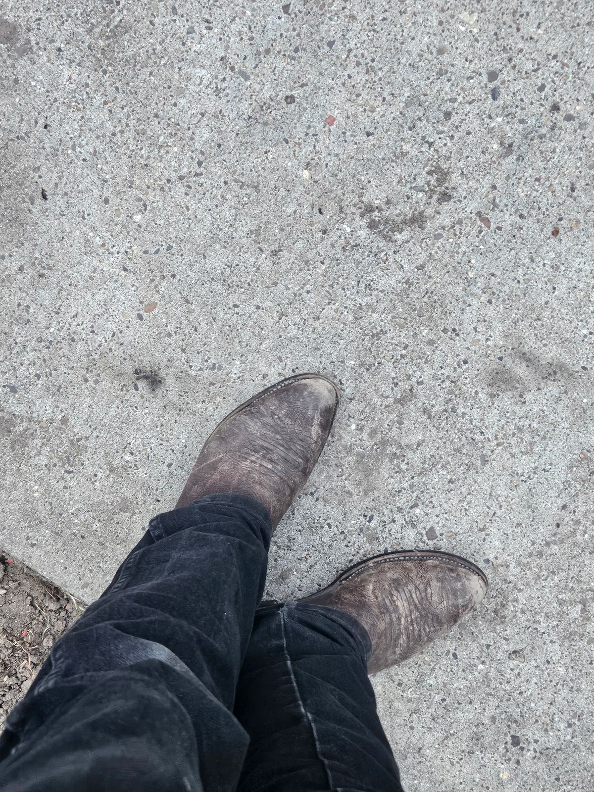 Photo by Jakesleather1505 on July 5, 2025 of the Nocona 6736 in Chocolate Bullhide And Oil Tanned Tops.