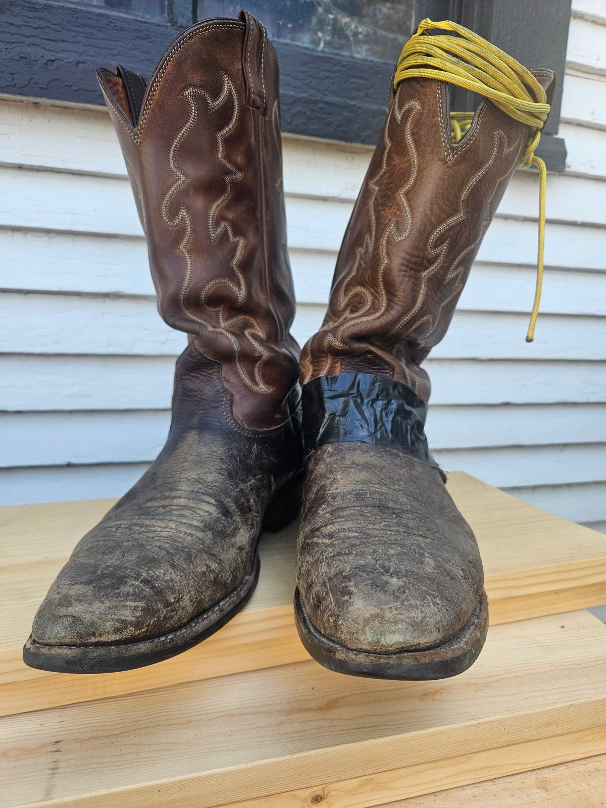 Photo by Jakesleather1505 on August 17, 2025 of the Nocona 6736 in Chocolate Bullhide And Oil Tanned Tops.