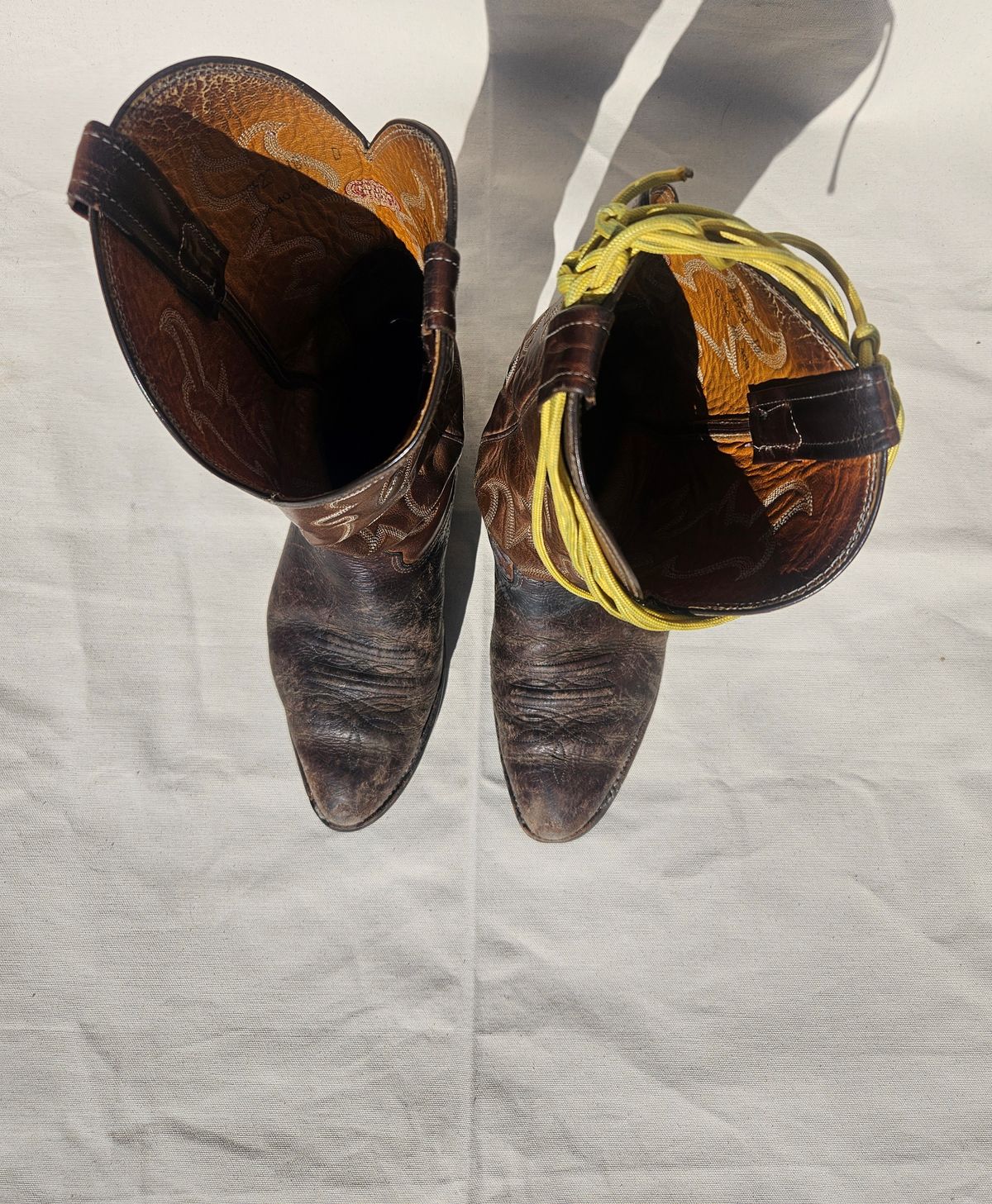 Photo by Jakesleather1505 on October 2, 2025 of the Nocona 6736 in Chocolate Bullhide And Oil Tanned Tops.