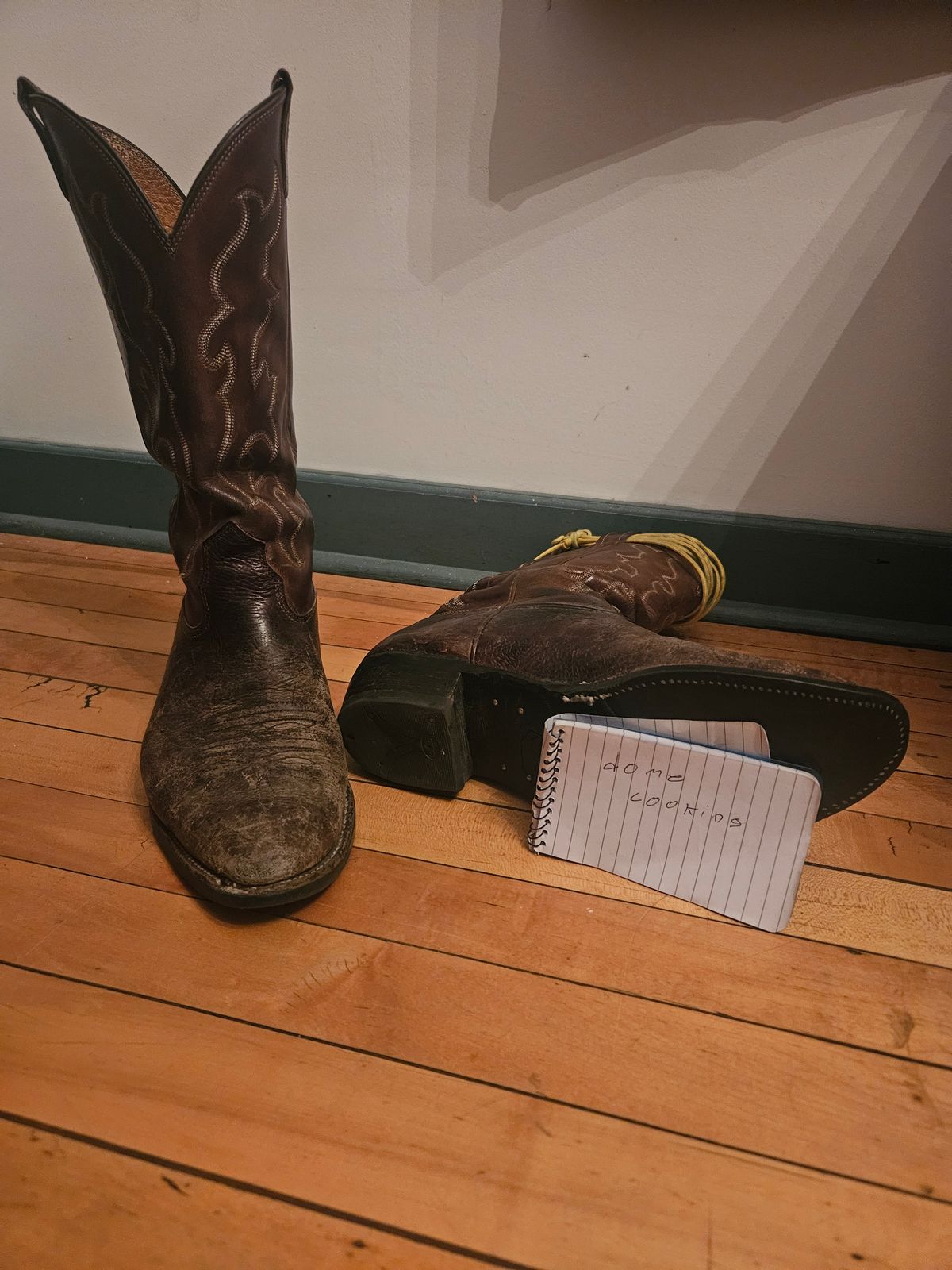 Photo by Jakesleather1505 on November 6, 2025 of the Nocona 6736 in Chocolate Bullhide And Oil Tanned Tops.