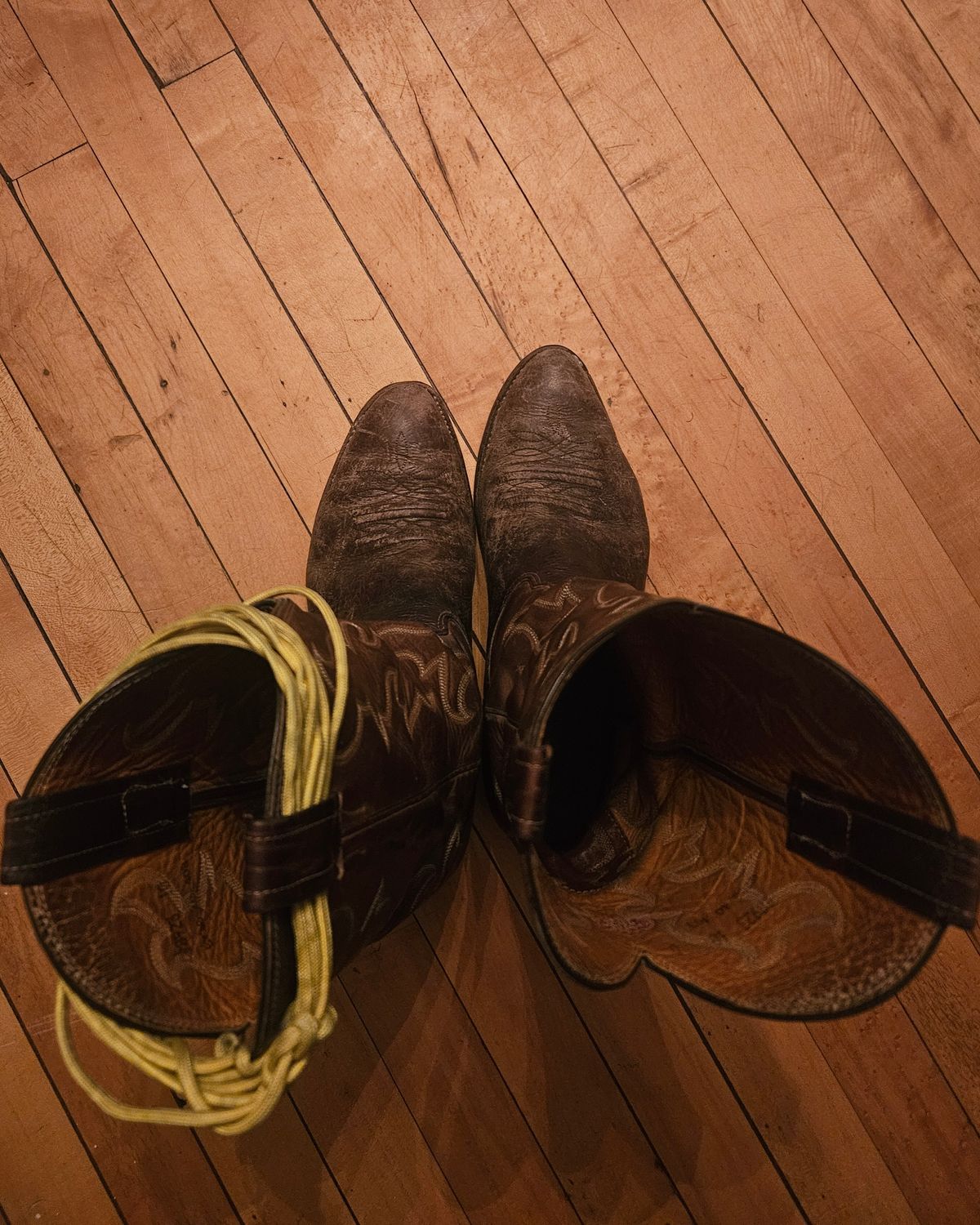 Photo by Jakesleather1505 on November 6, 2025 of the Nocona 6736 in Chocolate Bullhide And Oil Tanned Tops.
