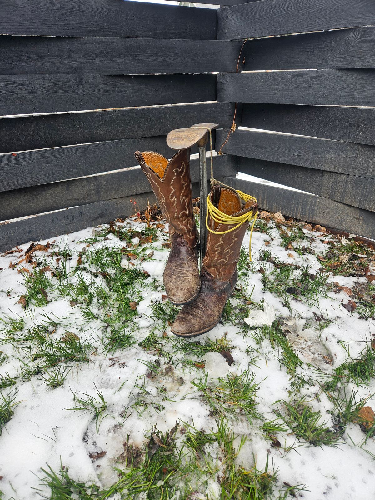 Photo by Jakesleather1505 on December 2, 2025 of the Nocona 6736 in Chocolate Bullhide And Oil Tanned Tops.