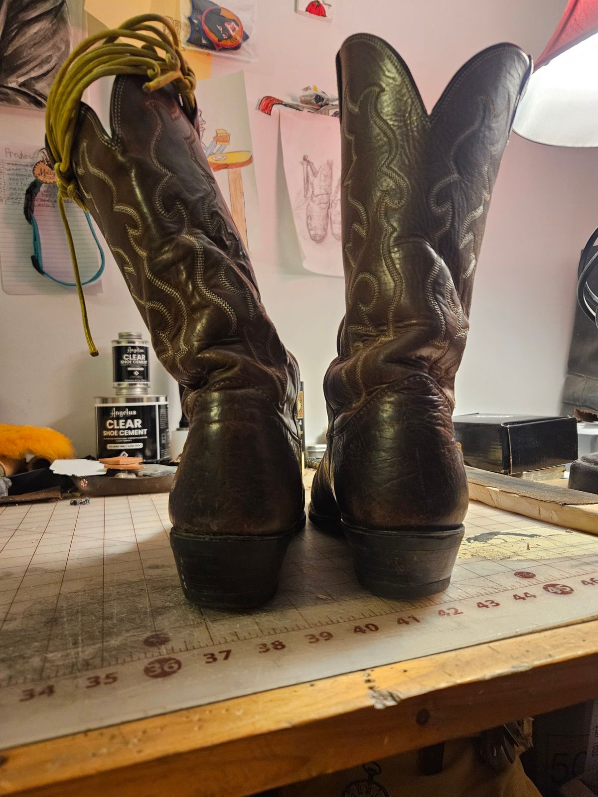 Photo by Jakesleather1505 on January 6, 2026 of the Nocona 6736 in Chocolate Bullhide And Oil Tanned Tops.