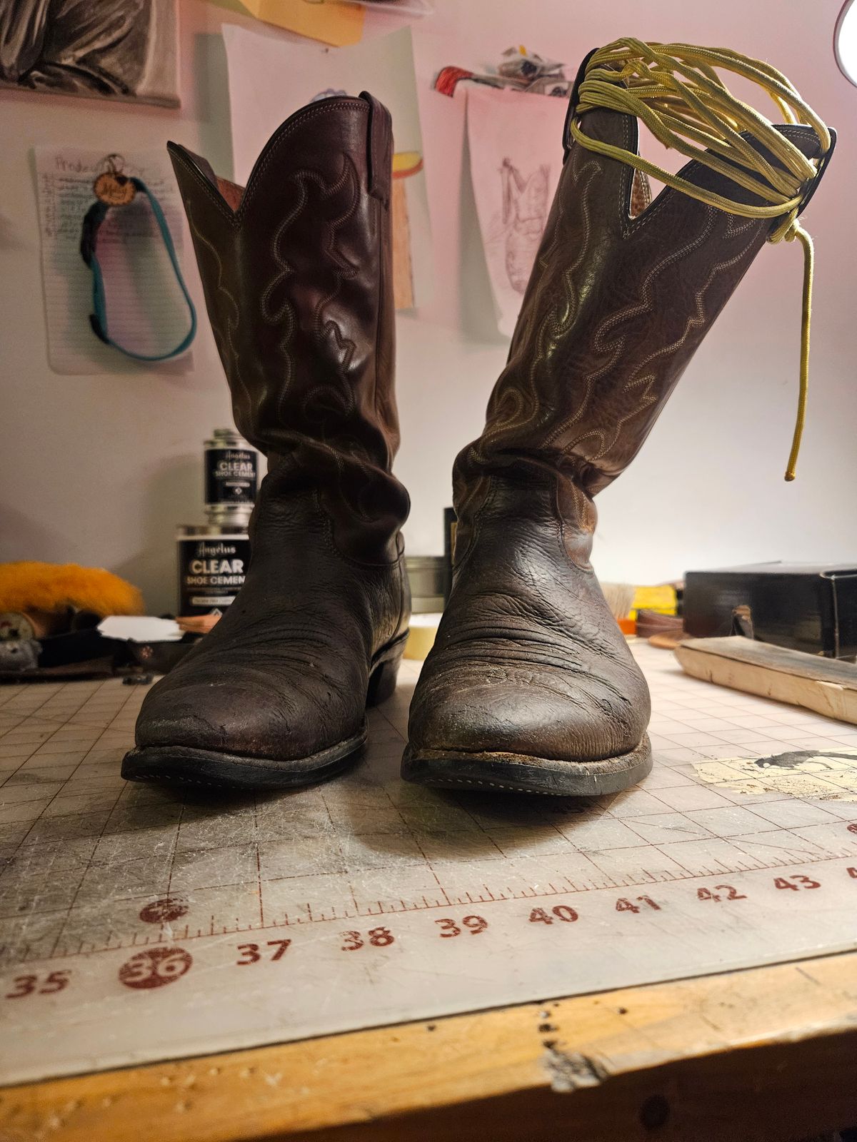 Photo by Jakesleather1505 on January 6, 2026 of the Nocona 6736 in Chocolate Bullhide And Oil Tanned Tops.