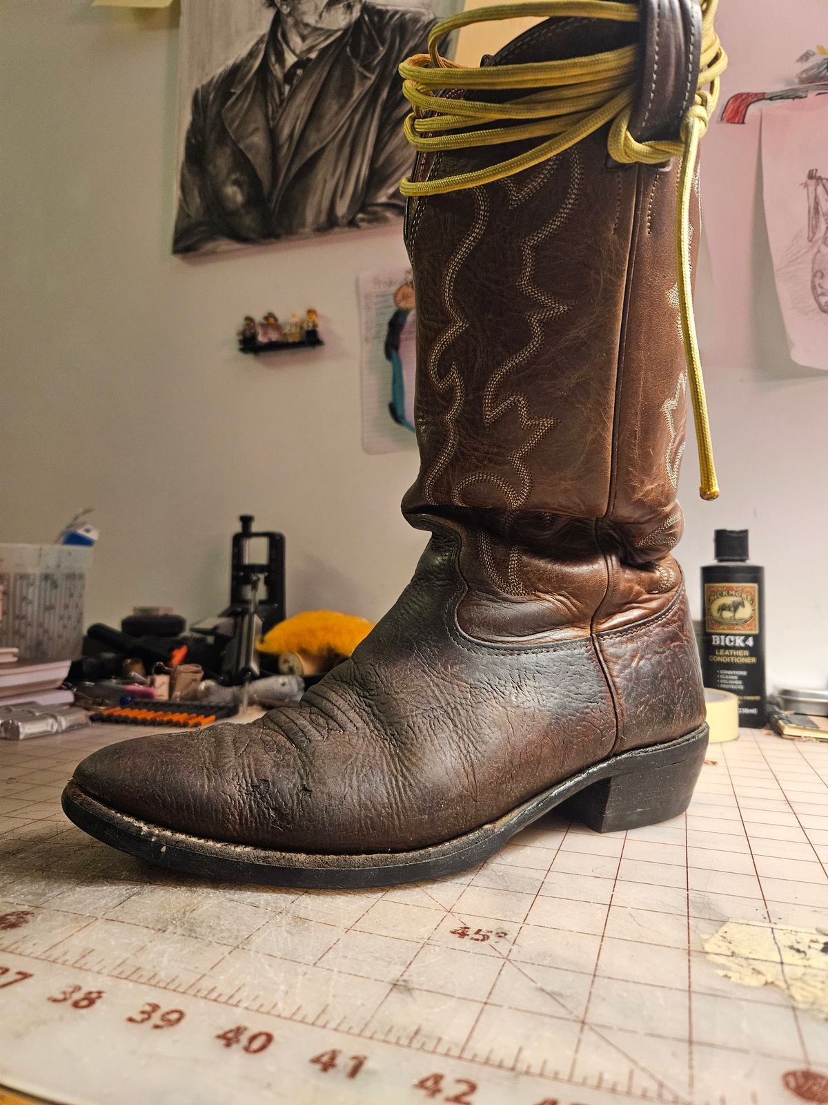 Photo by Jakesleather1505 on January 6, 2026 of the Nocona 6736 in Chocolate Bullhide And Oil Tanned Tops.