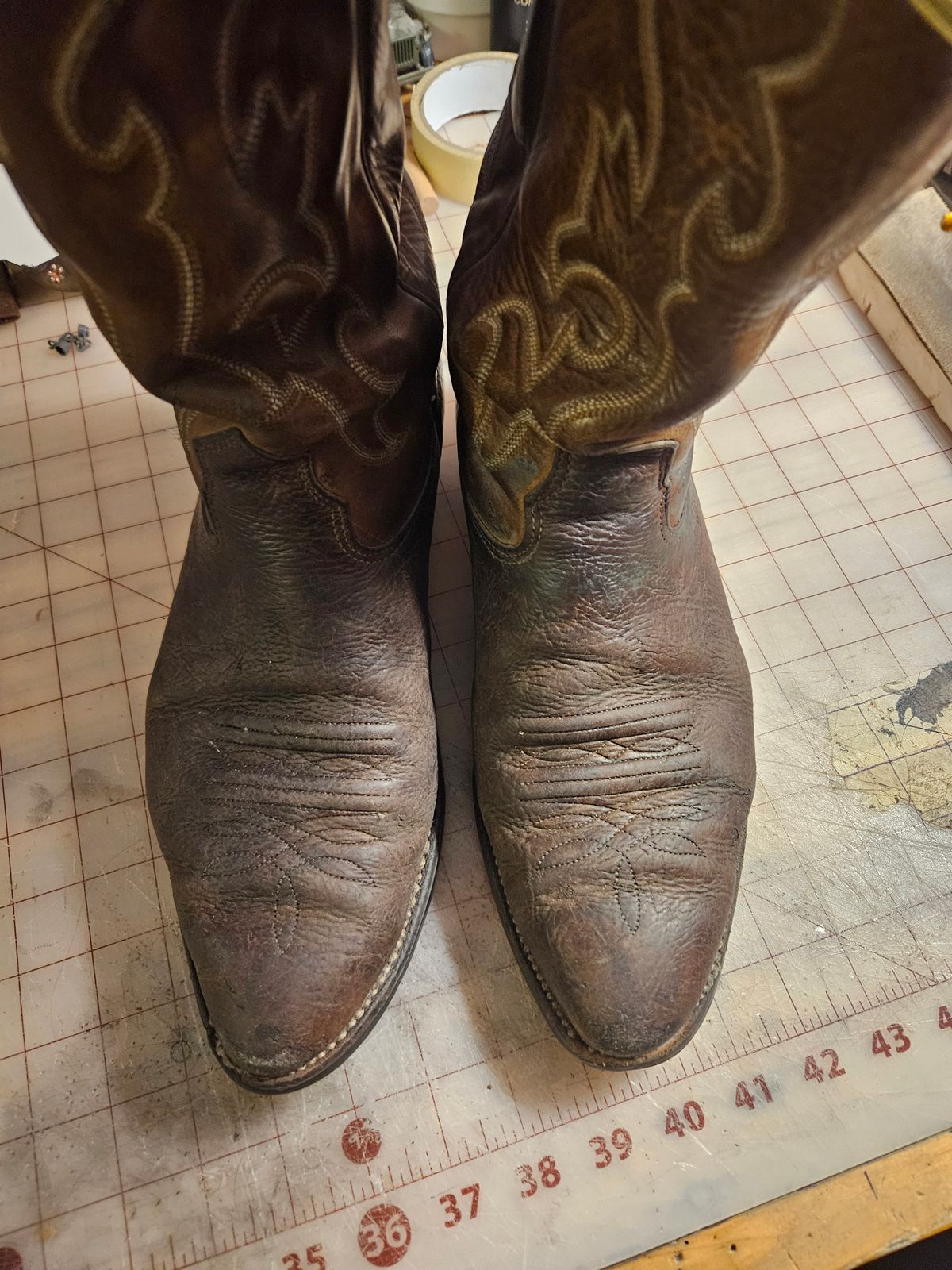 Photo by Jakesleather1505 on January 6, 2026 of the Nocona 6736 in Chocolate Bullhide And Oil Tanned Tops.