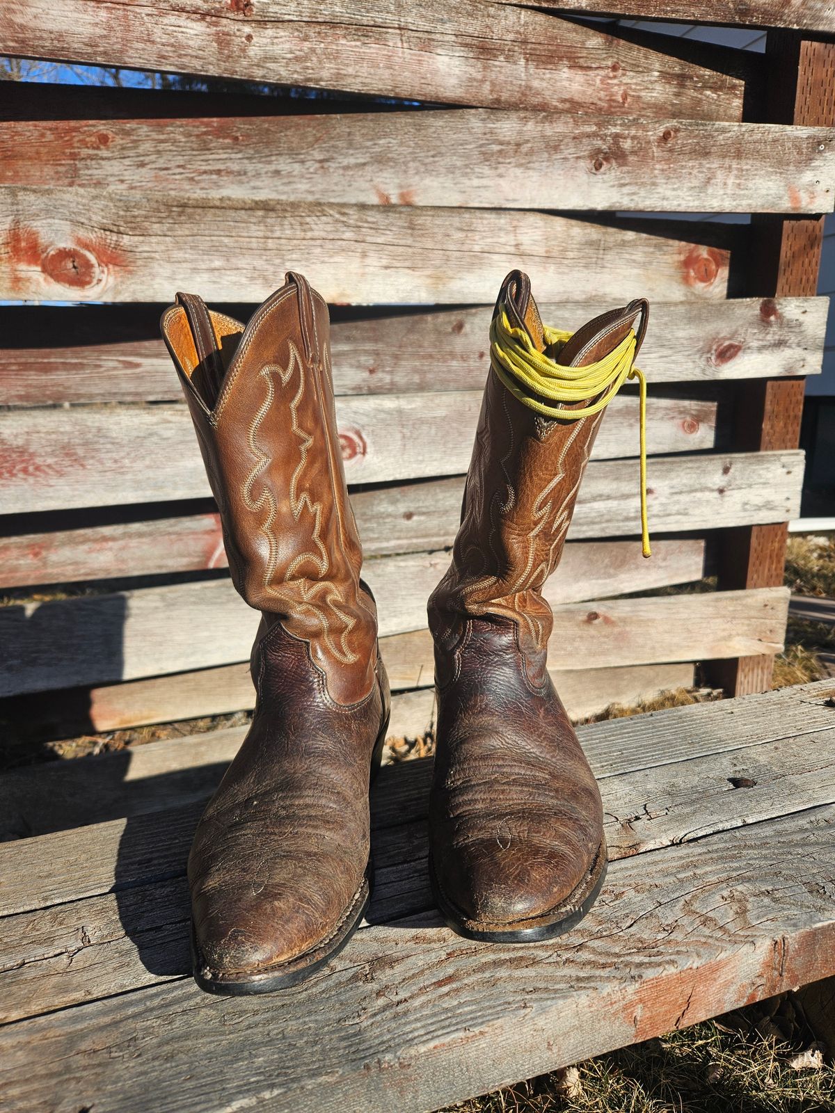 Photo by Jakesleather1505 on February 3, 2026 of the Nocona 6736 in Chocolate Bullhide And Oil Tanned Tops.
