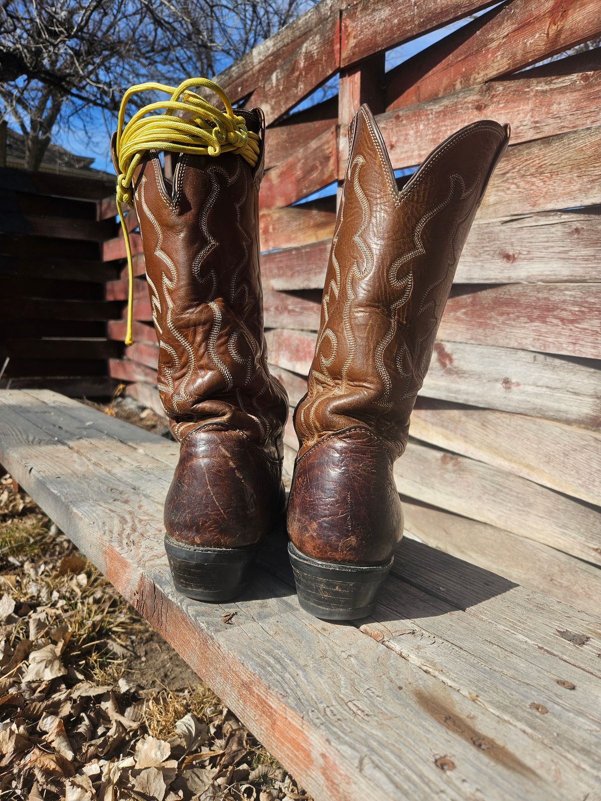 Photo by Jakesleather1505 on March 3, 2026 of the Nocona 6736 in Chocolate Bullhide And Oil Tanned Tops.