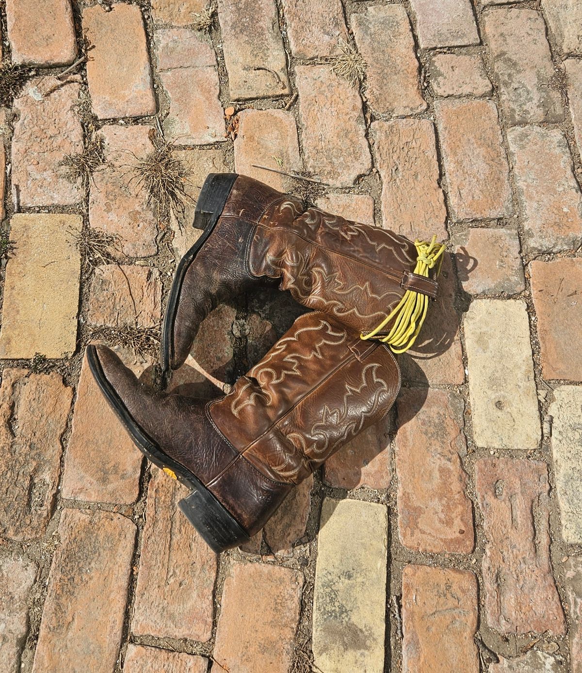 Photo by Jakesleather1505 on March 3, 2026 of the Nocona 6736 in Chocolate Bullhide And Oil Tanned Tops.